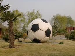 亚特兰大勇士队凭借强力外野群在不被看好的情况下击败太空人，时隔 26 年再夺魁